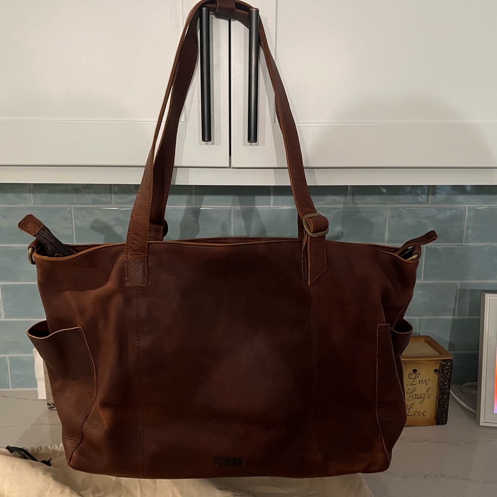 Duluth Trading Company 100% leather tote